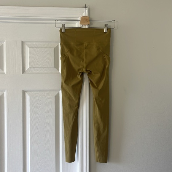 Lululemon Fast and Free High Rise Tight 25” Size 4 - Picture 4 of 6